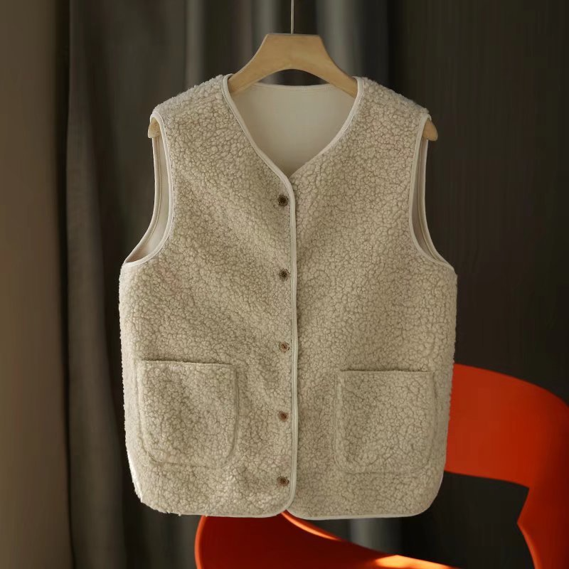 Gilet in sherpa - trendy gilet con bottoni da donna