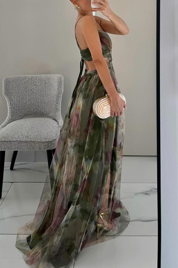 Elegante abito lungo con stampa e allacciatura raffinata per un look chic