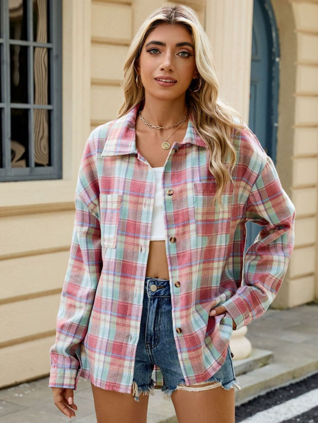 Camicia da donna a maniche lunghe con bottoni a scacchi