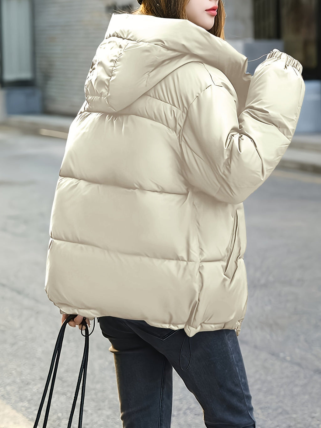 Giacca trapuntata leggera con cappuccio da donna - Abbigliamento invernale alla moda