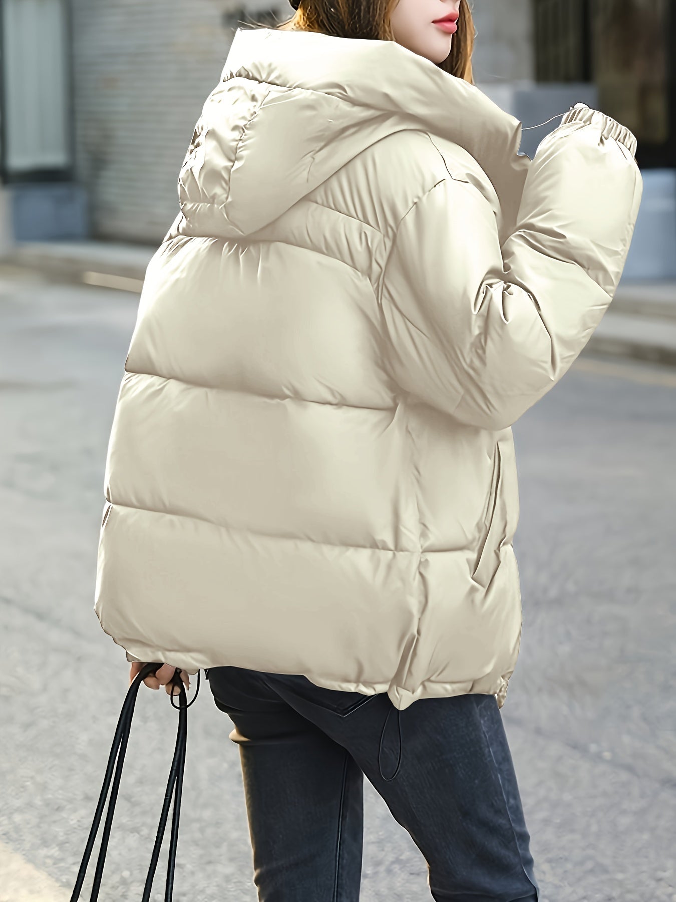 Giacca trapuntata leggera con cappuccio da donna - Abbigliamento invernale alla moda