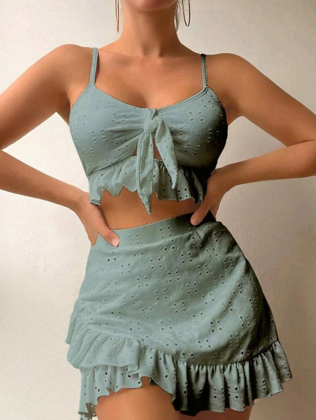 Set di costumi da bagno tre pezzi da donna, eleganti e rugosi