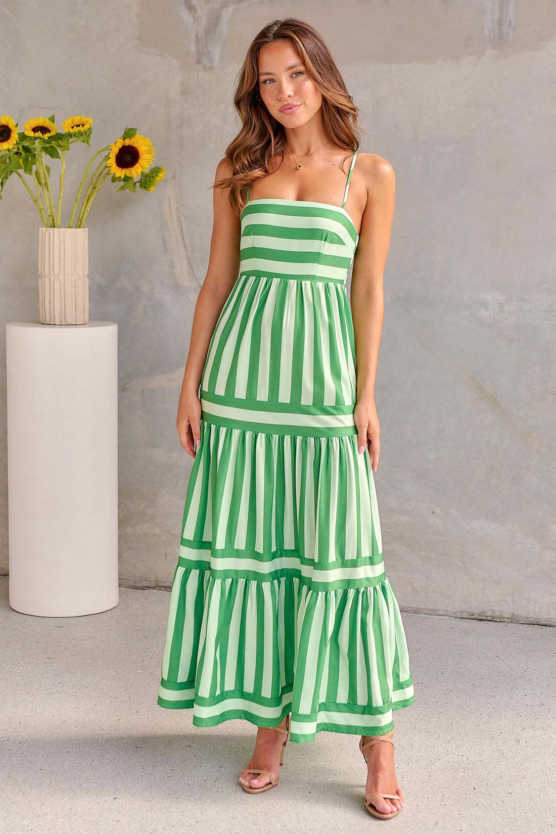 Elegante abito lungo estivo a righe - spalline sottili