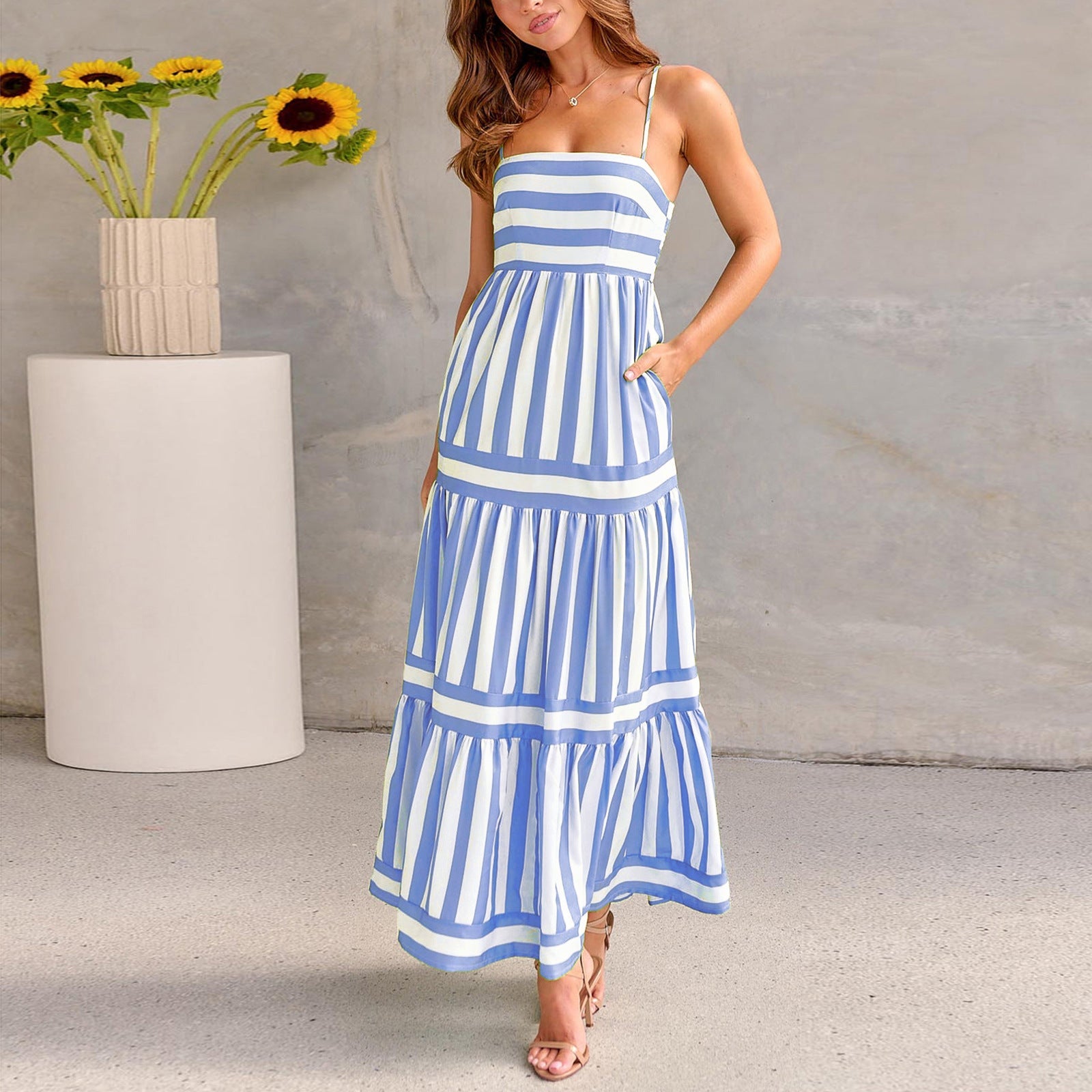 Elegante abito lungo estivo a righe - spalline sottili