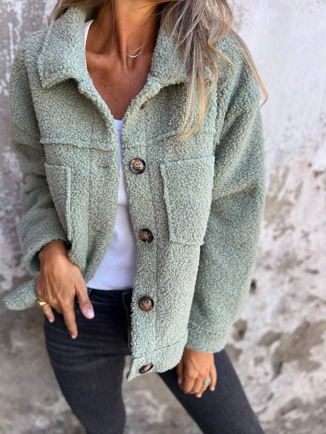Giacca Elegante Corta in Lana con Revers da Donna - Accogliente