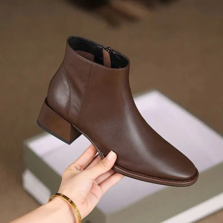 Stivali da donna in pelle con tacco basso