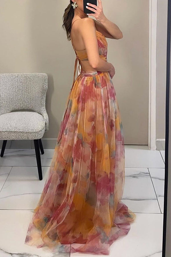 Elegante abito lungo con stampa e allacciatura raffinata per un look chic