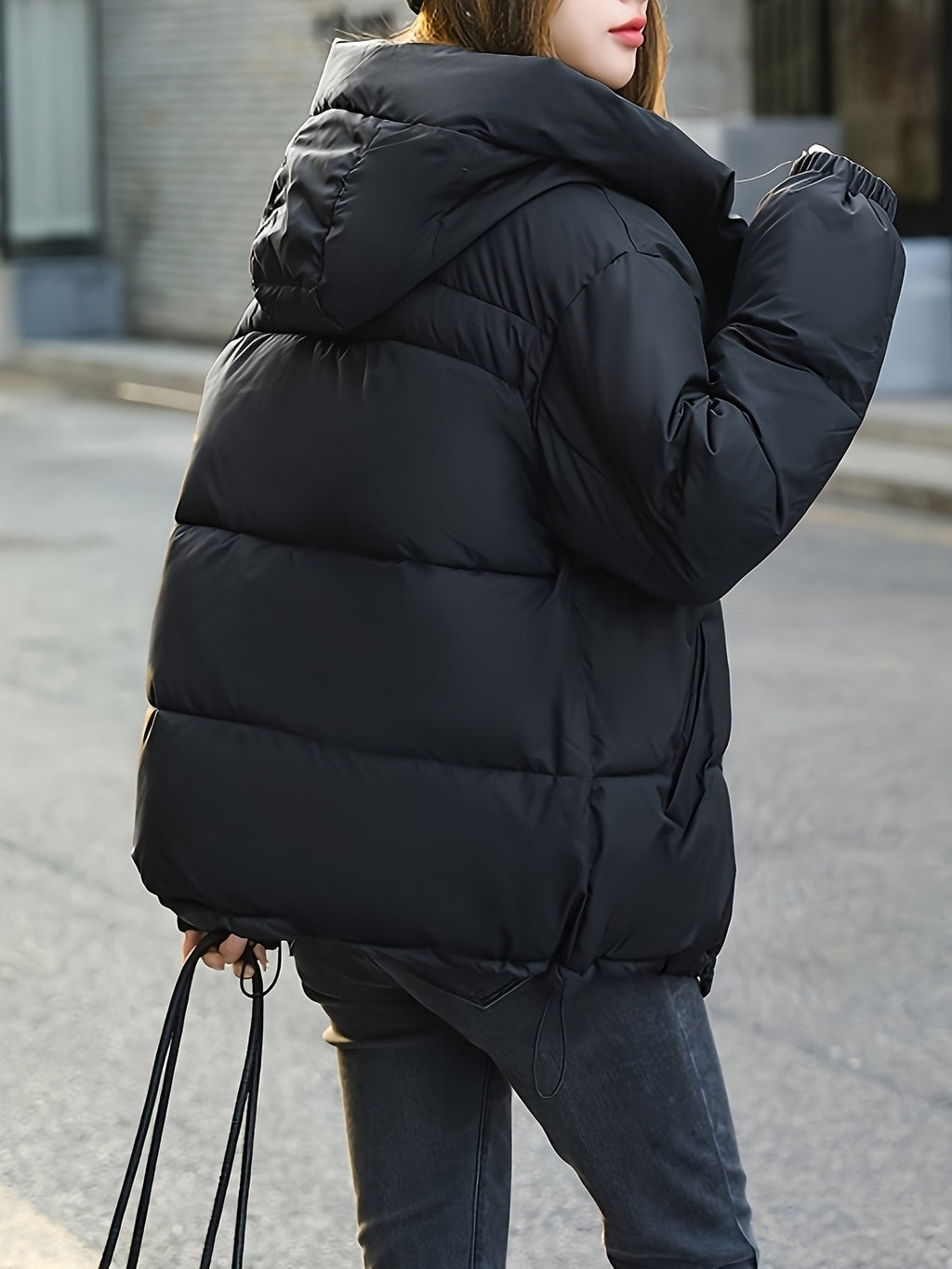 Giacca trapuntata leggera con cappuccio da donna - Abbigliamento invernale alla moda