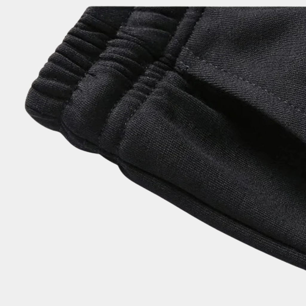 Completo tuta da uomo elegante con cerniera completa - giacca sportiva e comodi pantaloni da jogging