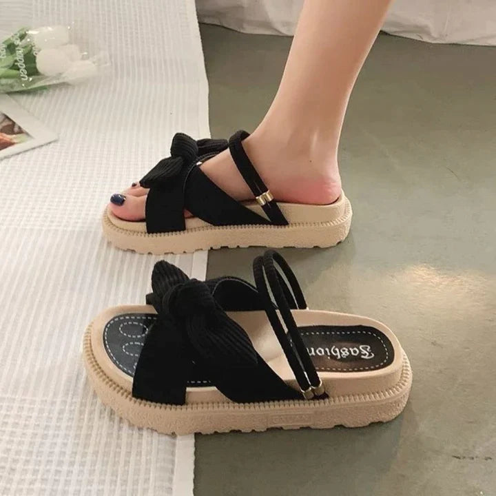 Sandali con piattaforma di sostegno alla moda per le donne