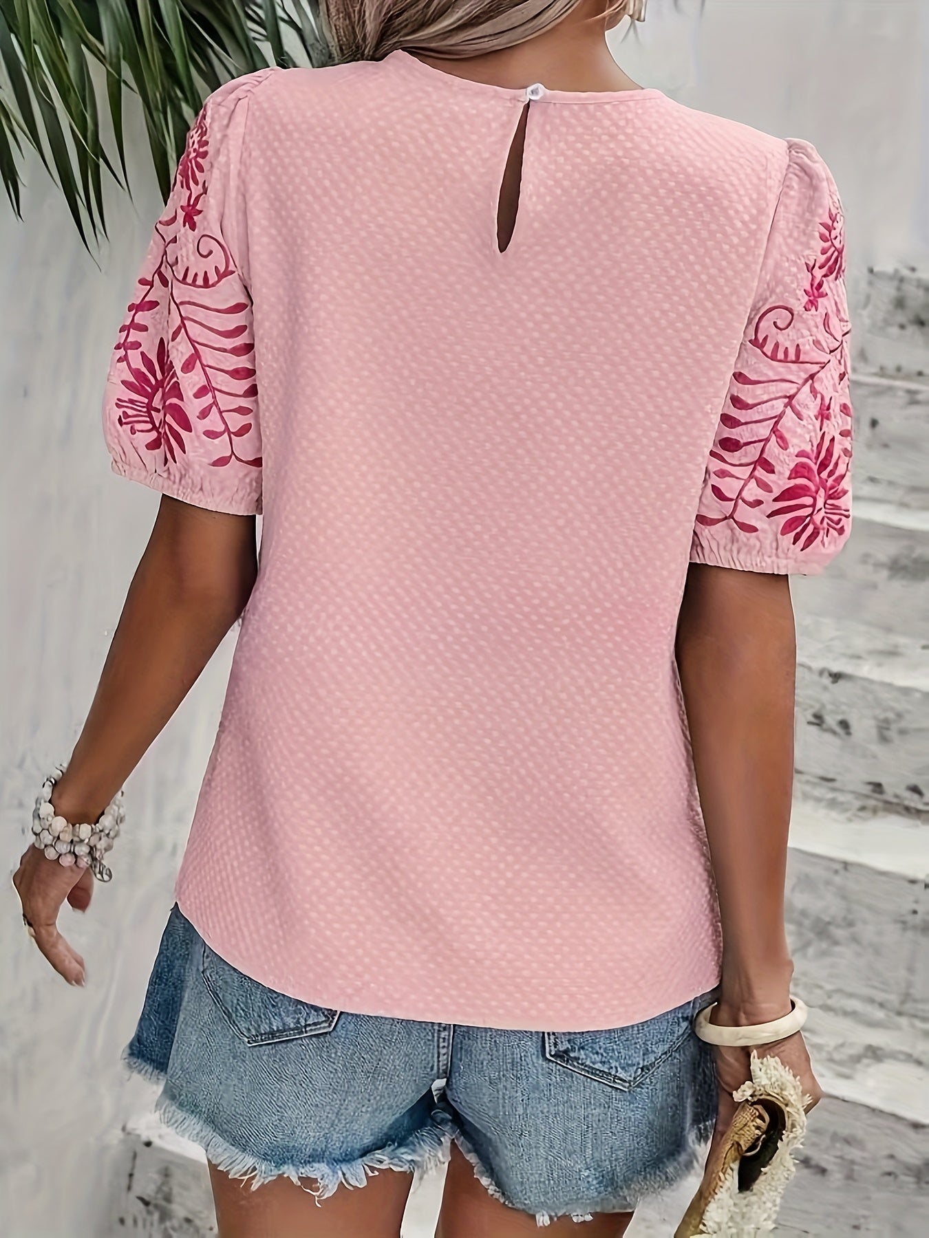 Top elegante con maniche a sbuffo da donna