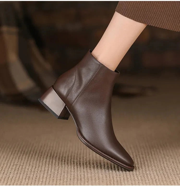 Stivali da donna in pelle con tacco basso