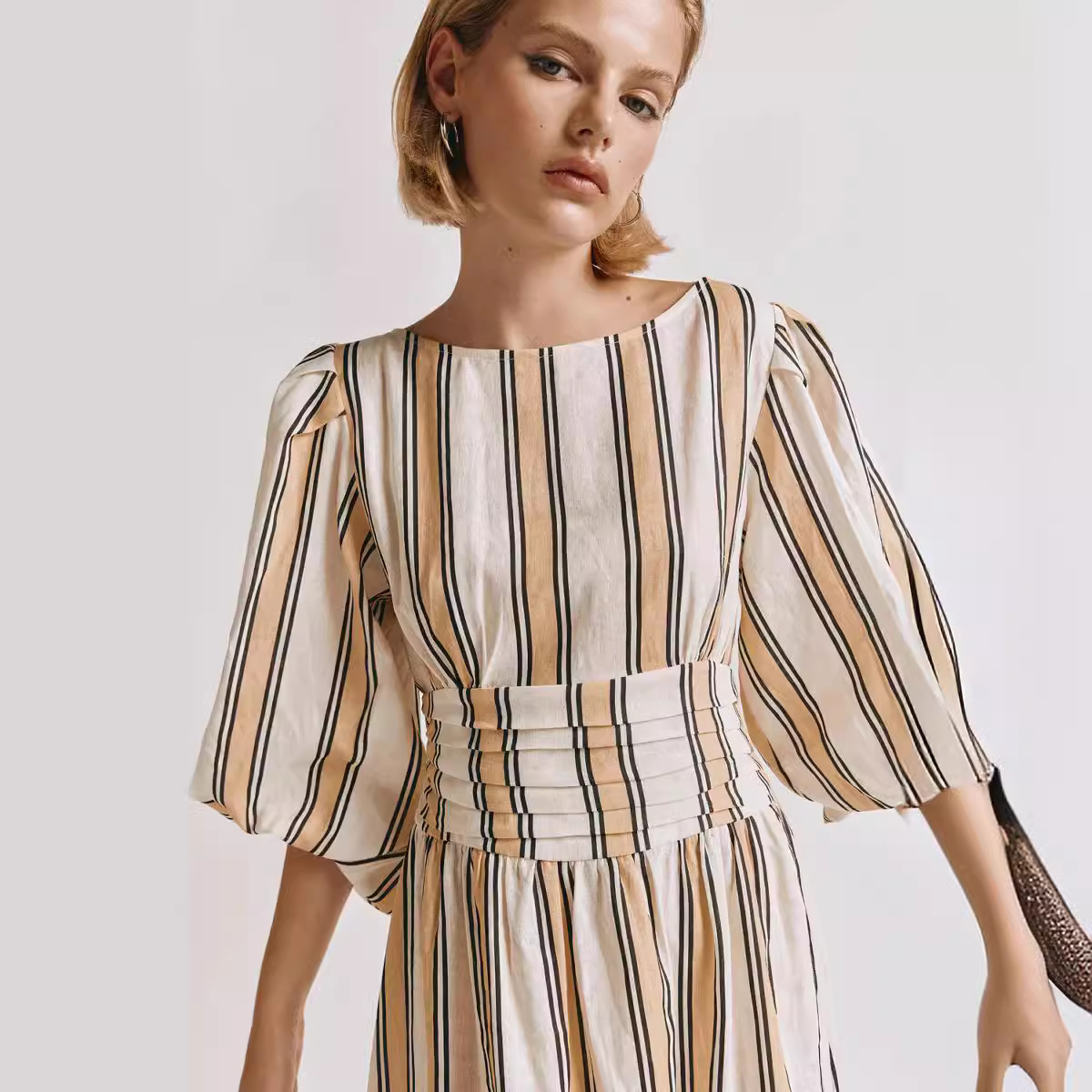 Elegante abito midi in lino per donna