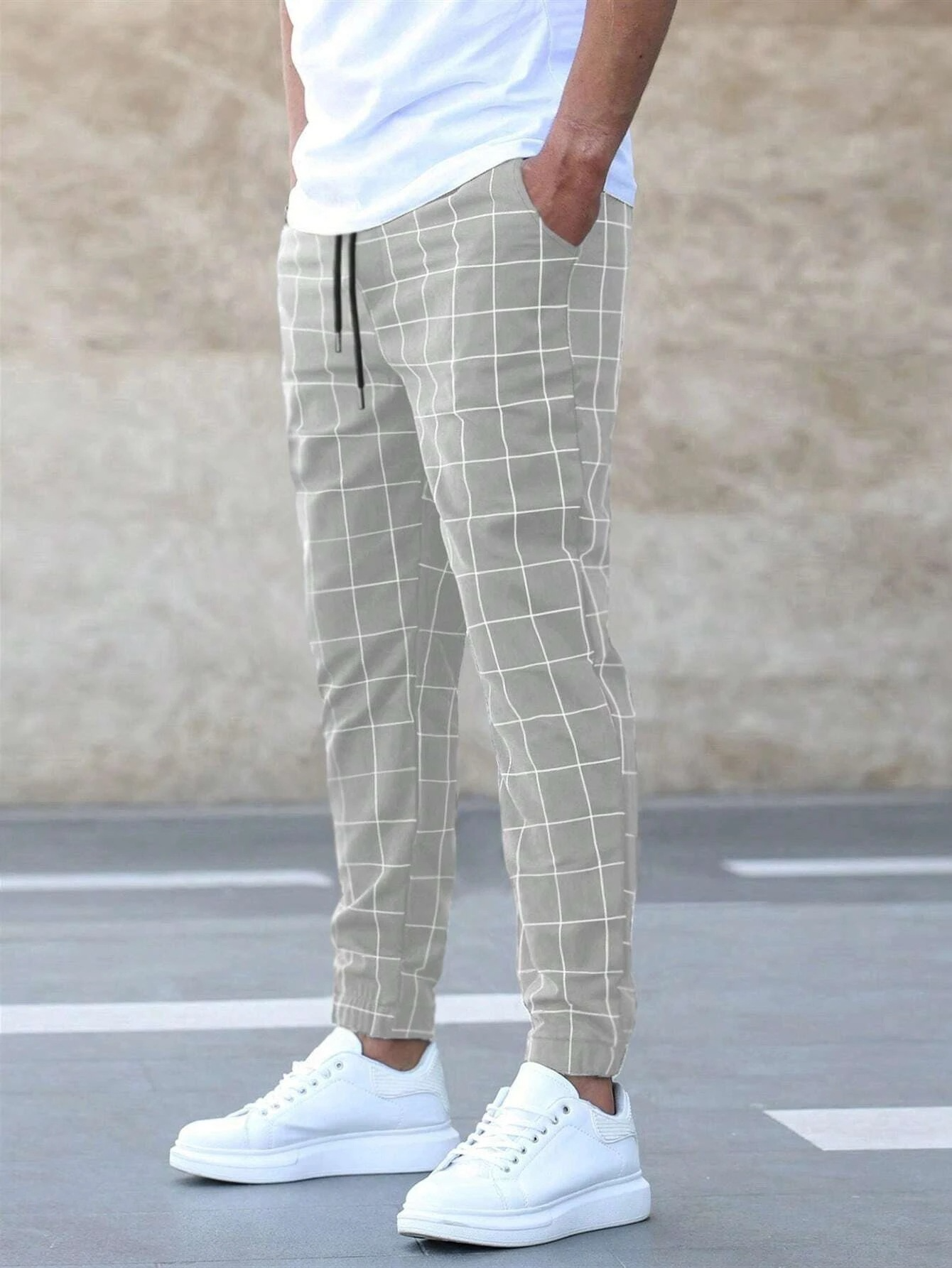 Pantaloni chinos a quadri slim di tendenza per uomo