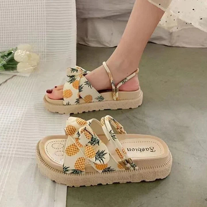 Sandali con piattaforma di sostegno alla moda per le donne