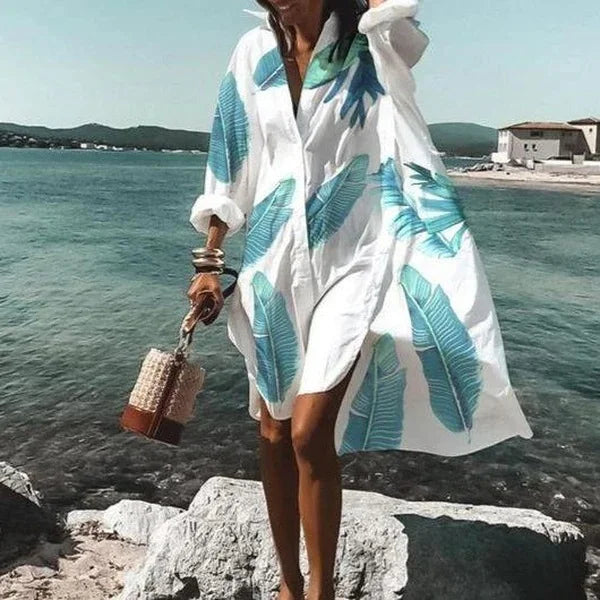 Abito camicia alla moda e fluido Abito bianco