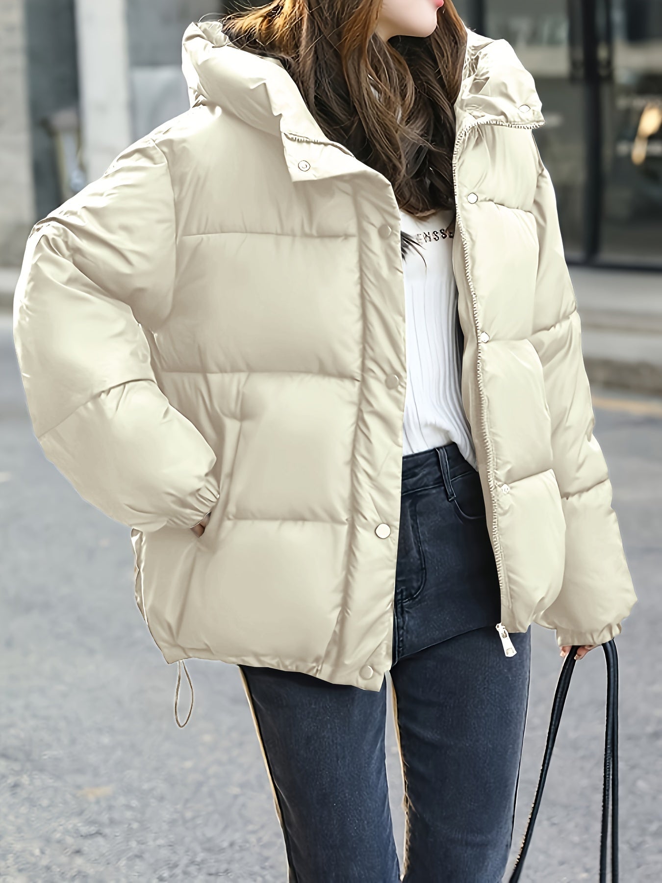 Giacca trapuntata leggera con cappuccio da donna - Abbigliamento invernale alla moda