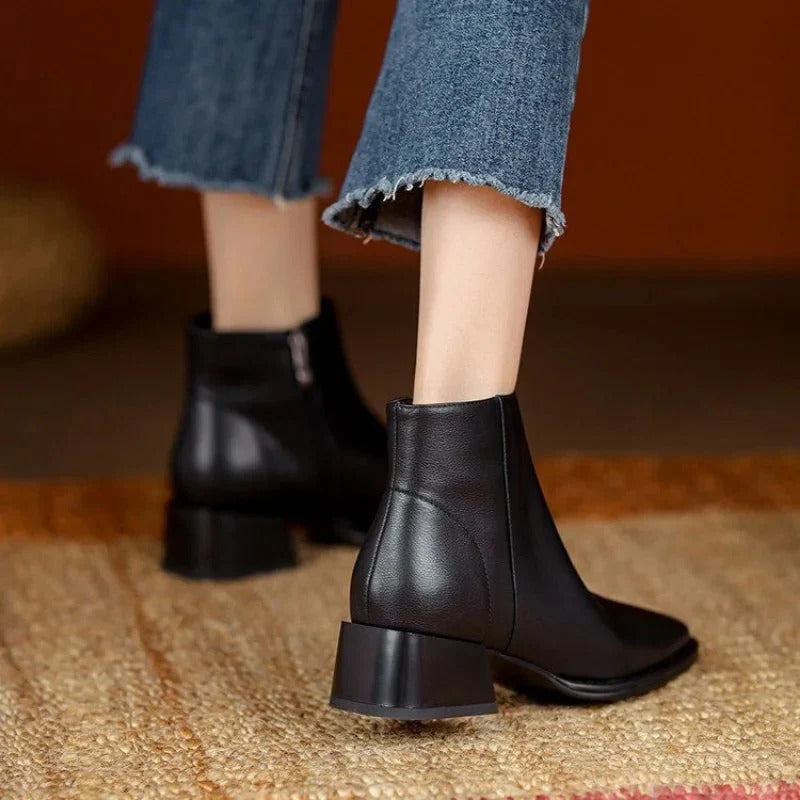 Stivali da donna in pelle con tacco basso