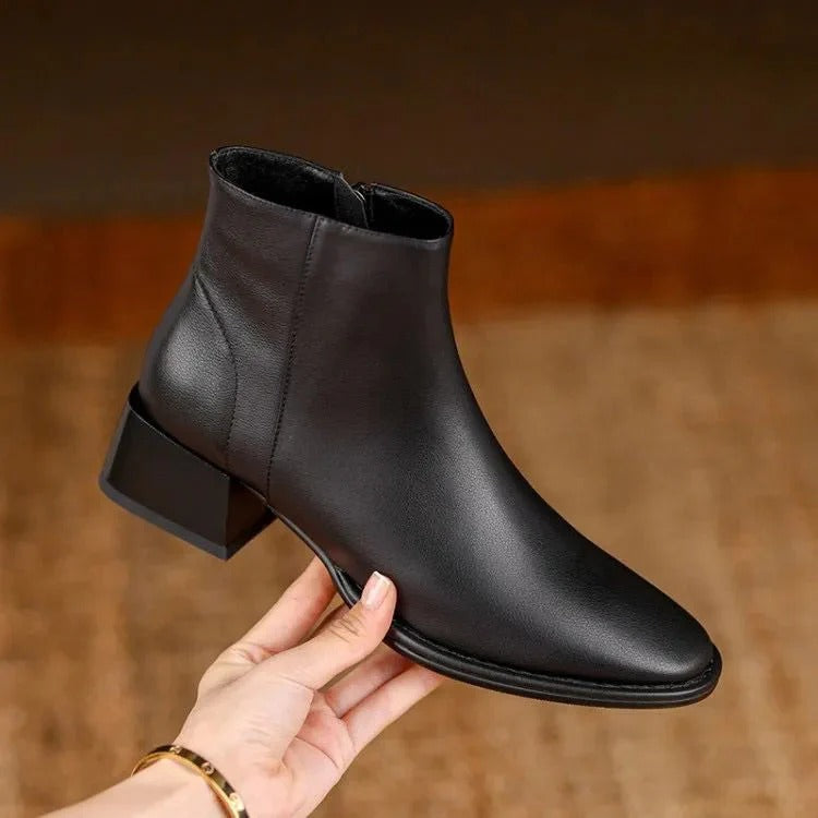 Stivali da donna in pelle con tacco basso