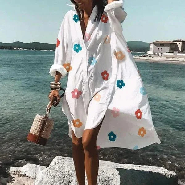 Abito camicia alla moda e fluido Abito bianco