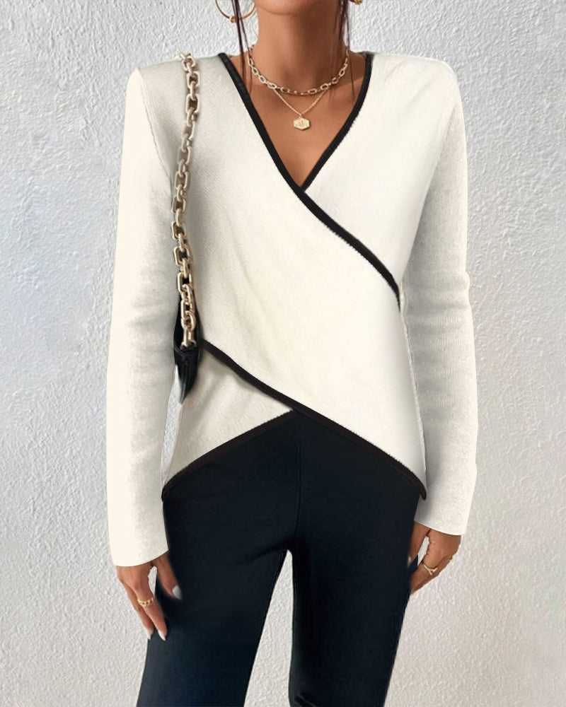 Maglione incrociato da donna con finiture a contrasto