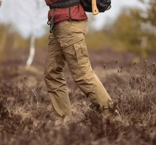 Pantaloni tattici da uomo: resistenti, funzionali e pronti all'azione