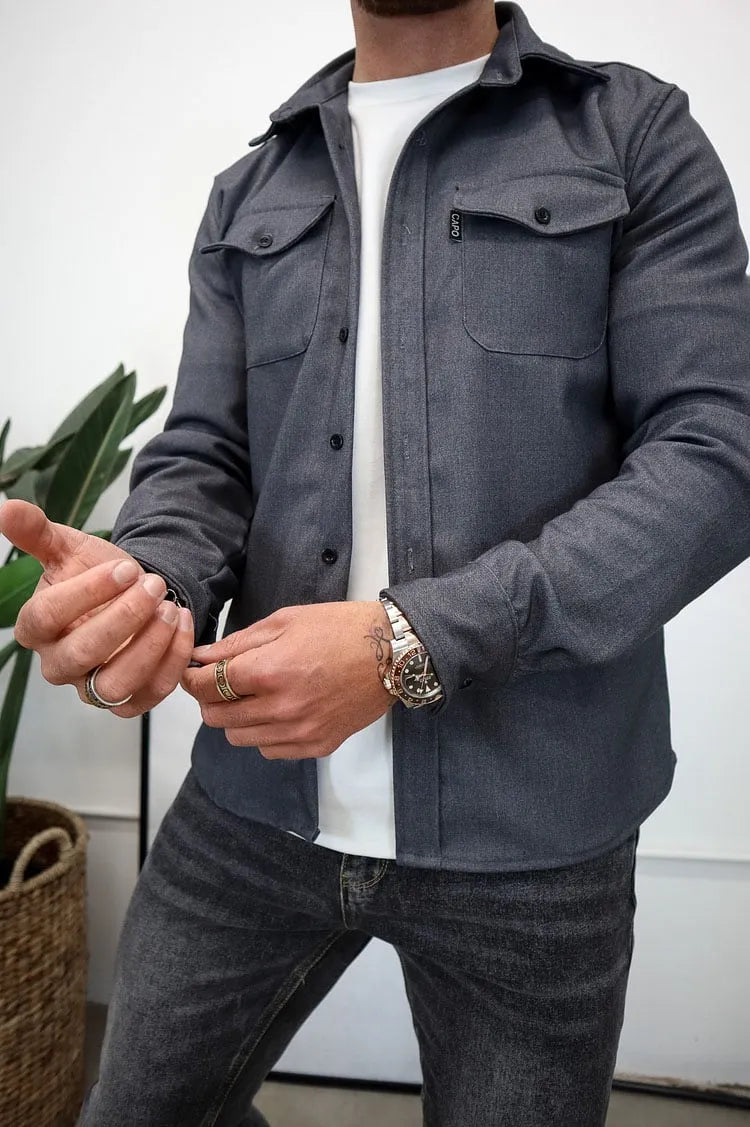 Camicia da uomo con bottoni eleganti e di qualità
