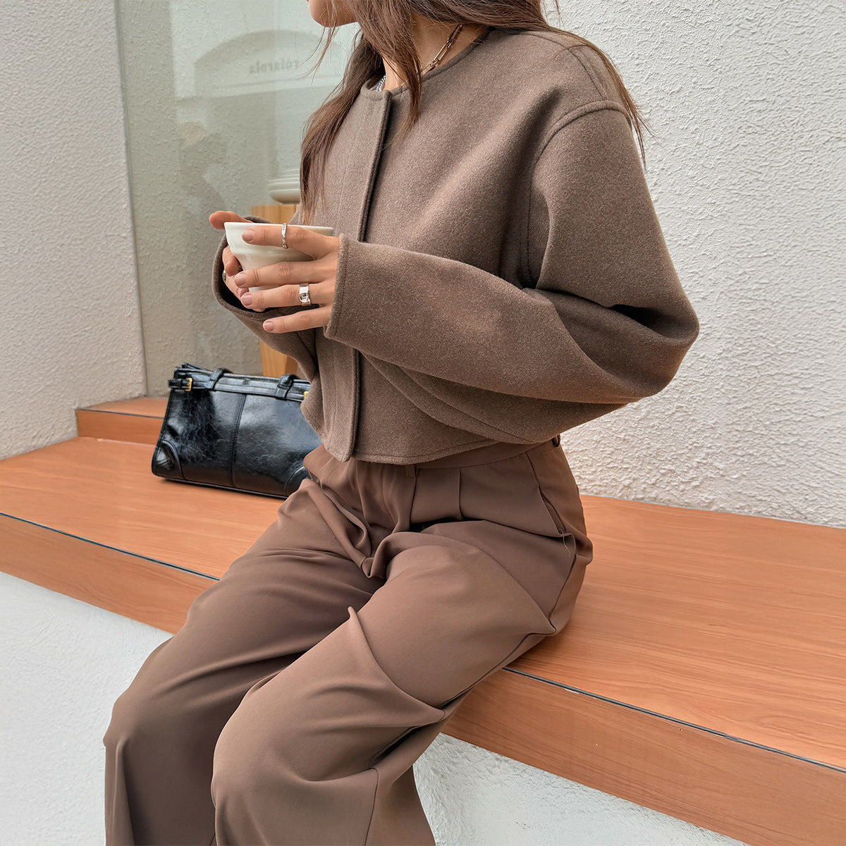 Kort jakke i premium uldblanding til kvinder - Frakke med lange ærmer