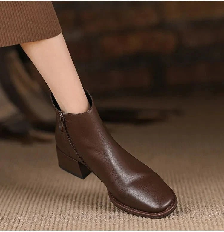 Stivali da donna in pelle con tacco basso