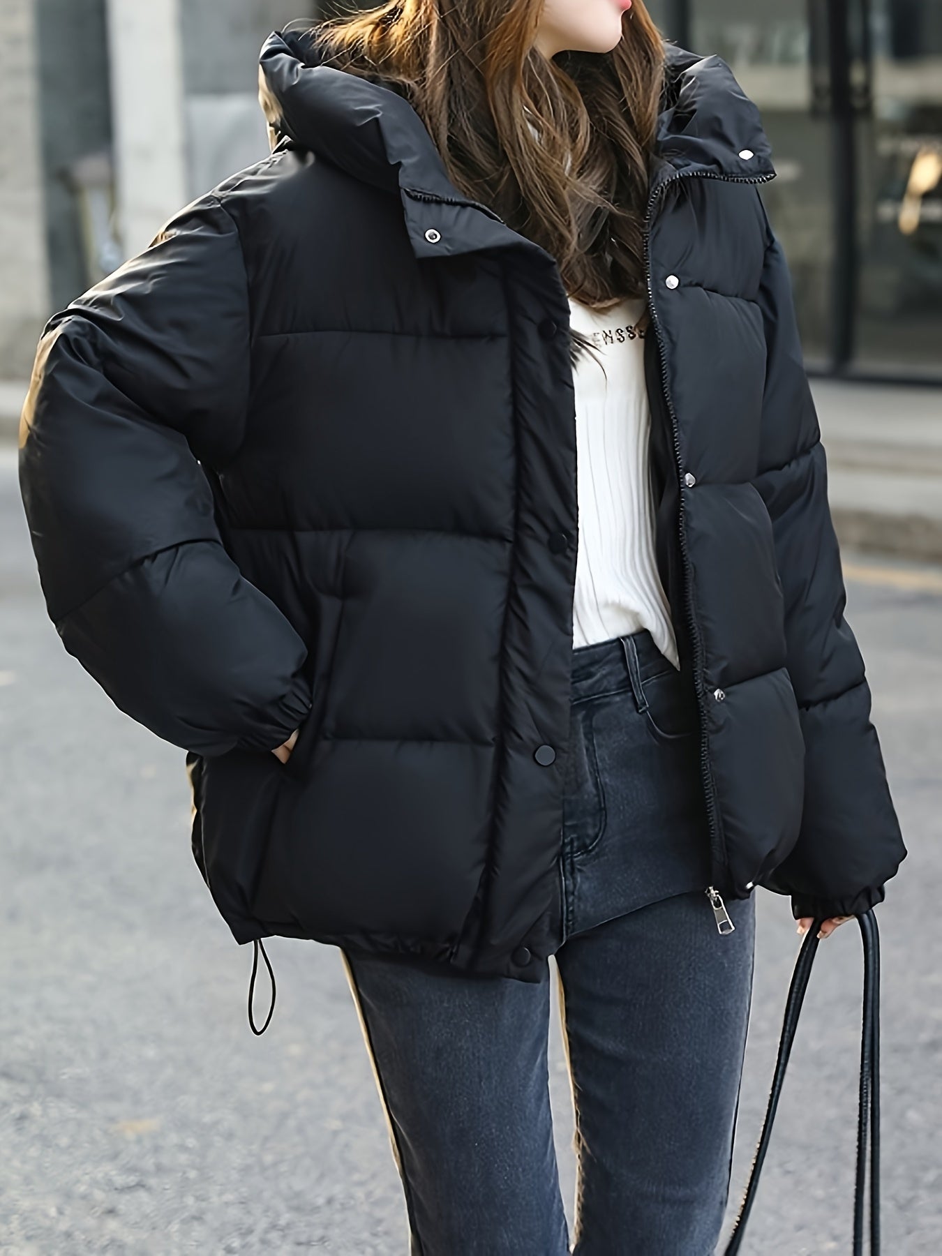 Giacca trapuntata leggera con cappuccio da donna - Abbigliamento invernale alla moda