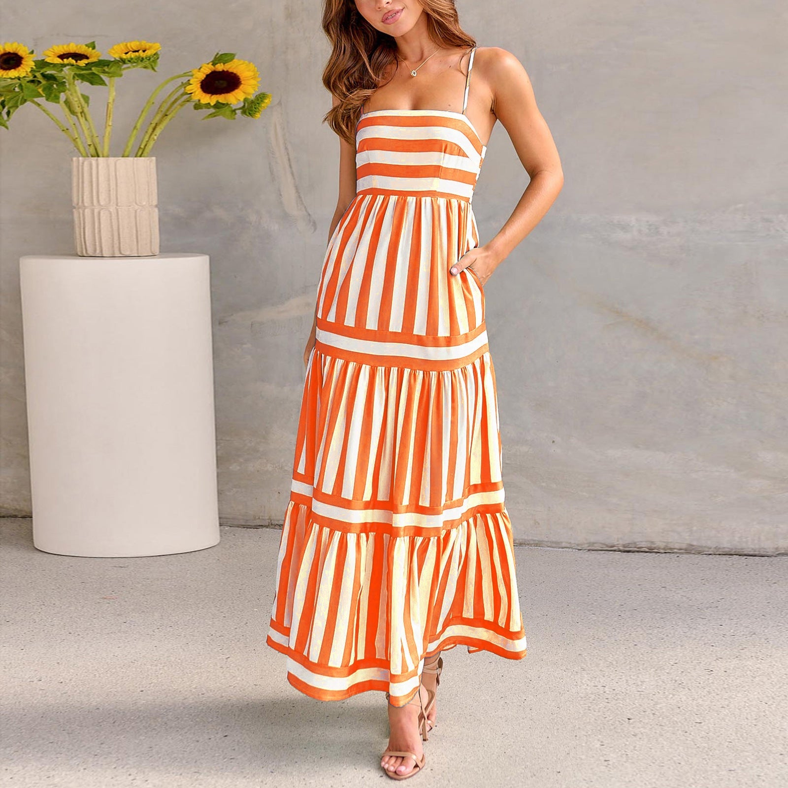Elegante abito lungo estivo a righe - spalline sottili