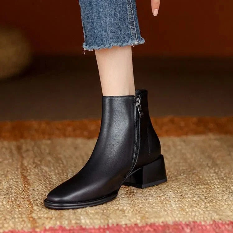 Stivali da donna in pelle con tacco basso