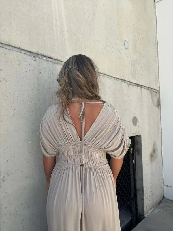 Abito lungo con spacco e scollo a V