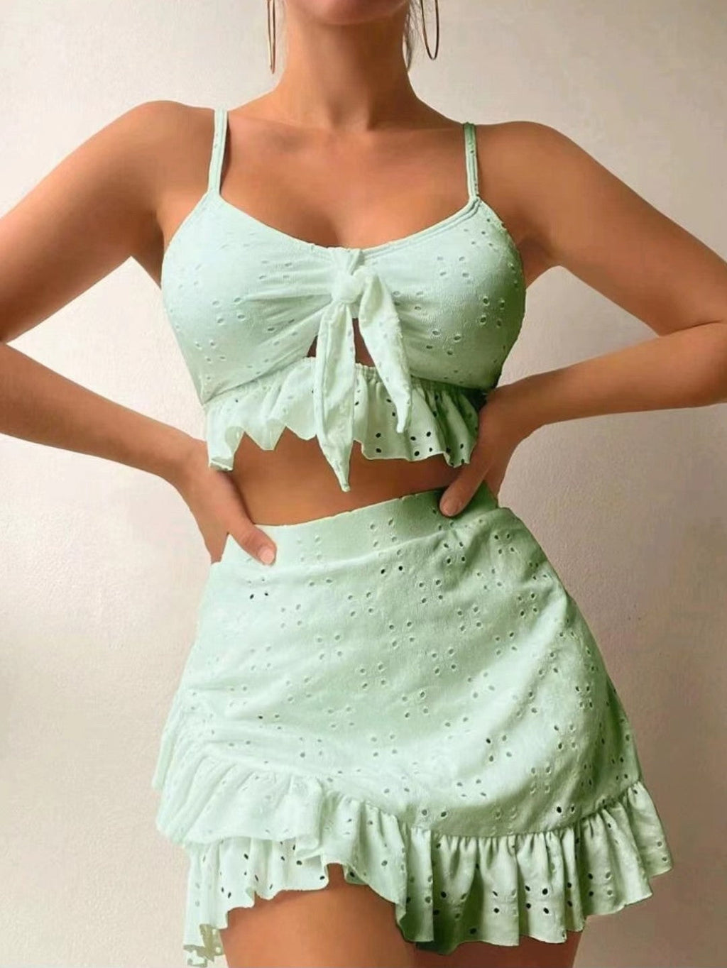 Set di costumi da bagno tre pezzi da donna, eleganti e rugosi