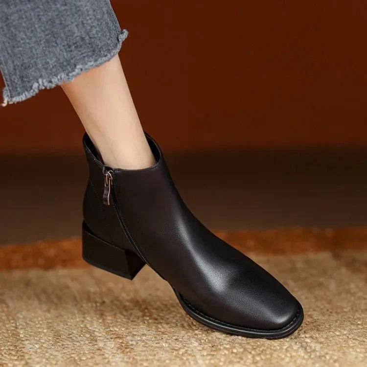Stivali da donna in pelle con tacco basso
