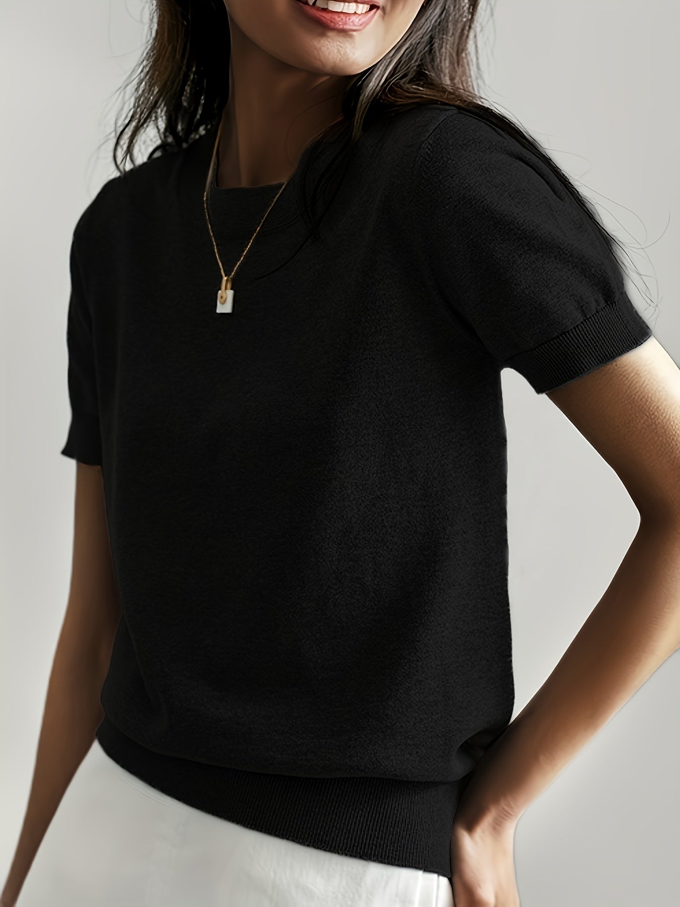Maglietta donna a maniche corte in maglia – stile casual elegante