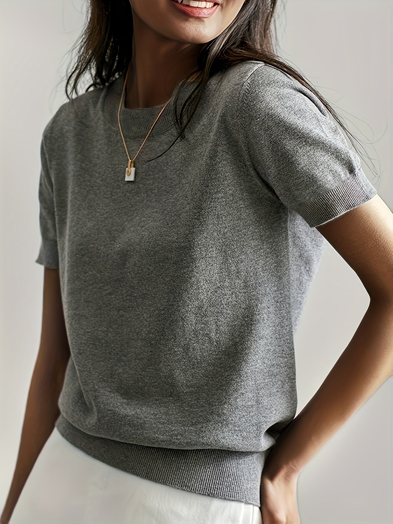 Maglietta donna a maniche corte in maglia – stile casual elegante
