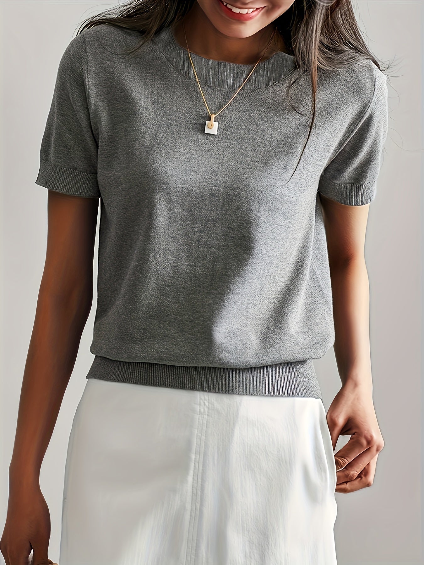 Maglietta donna a maniche corte in maglia – stile casual elegante