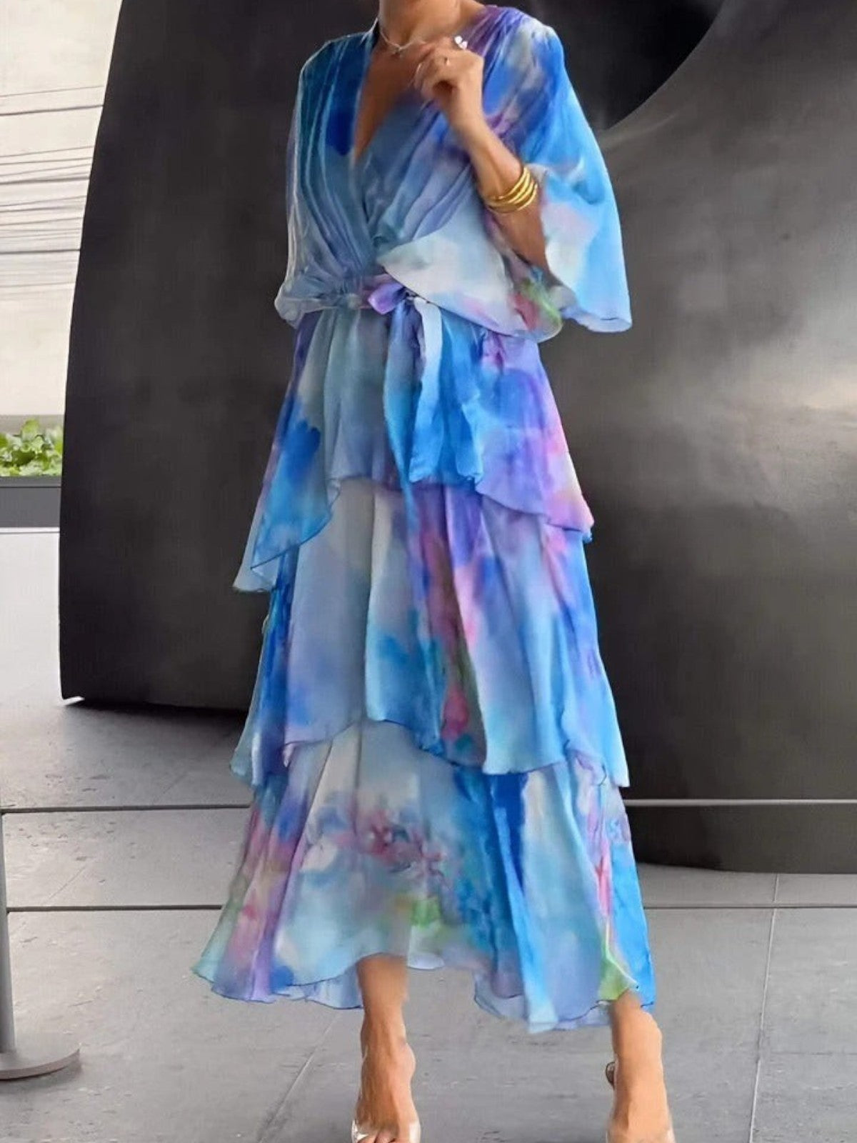 Abito elegante con scollo a V da donna