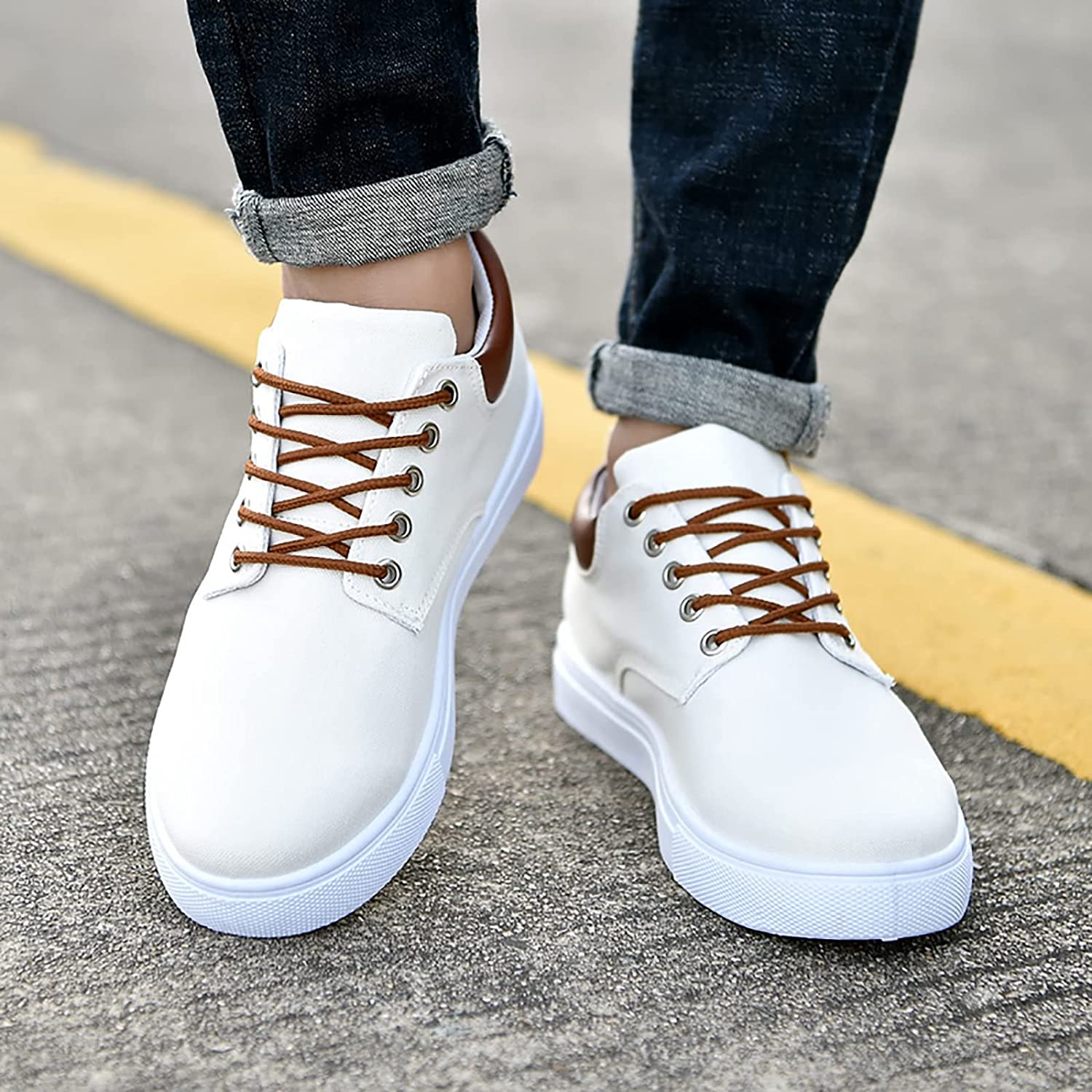 Sneakers da uomo alla moda con suola bianca