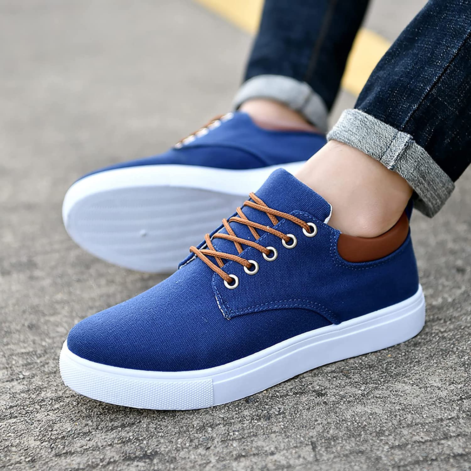 Sneakers da uomo alla moda con suola bianca