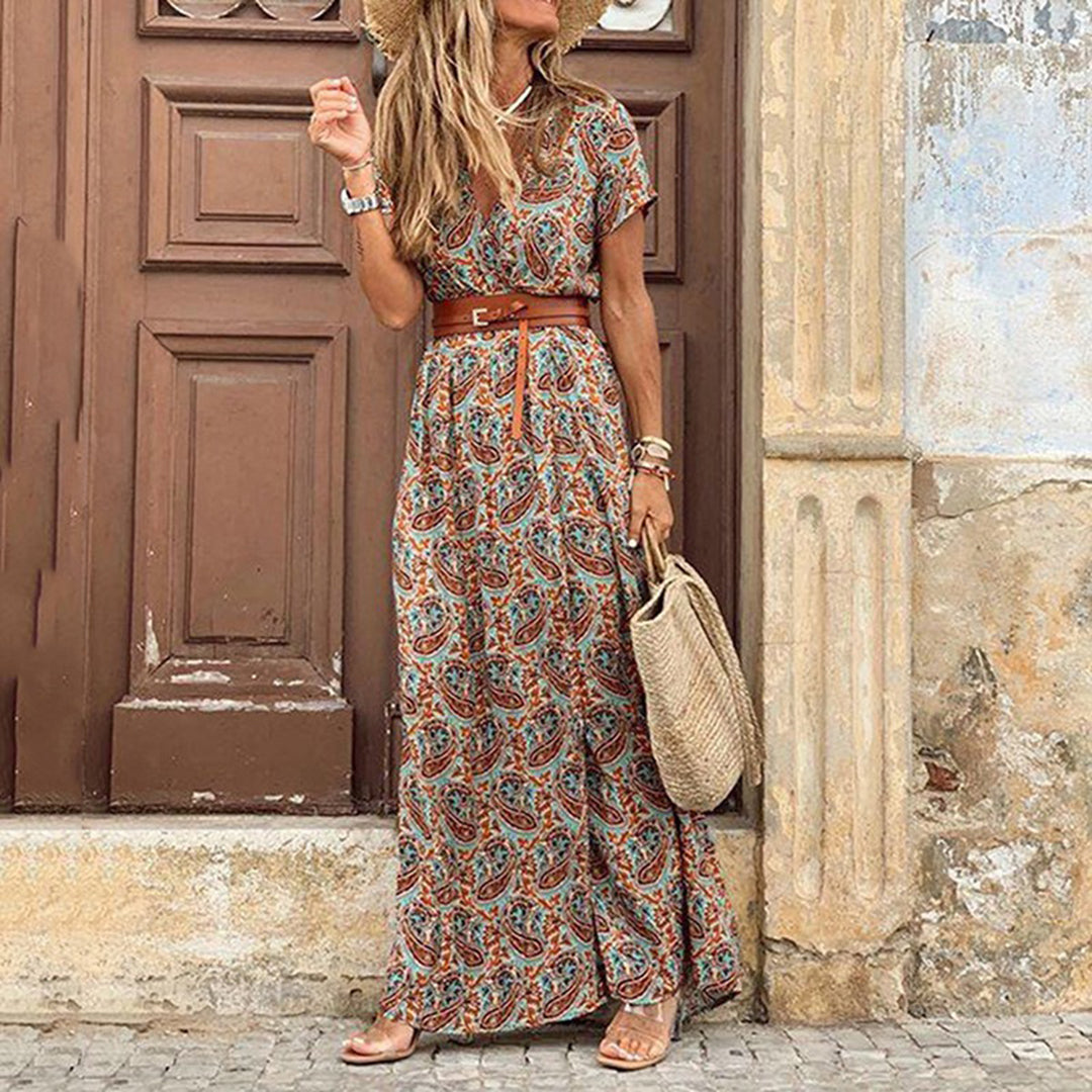 Maxi abito da donna in stile bohémien, dal design fluido e aggraziato