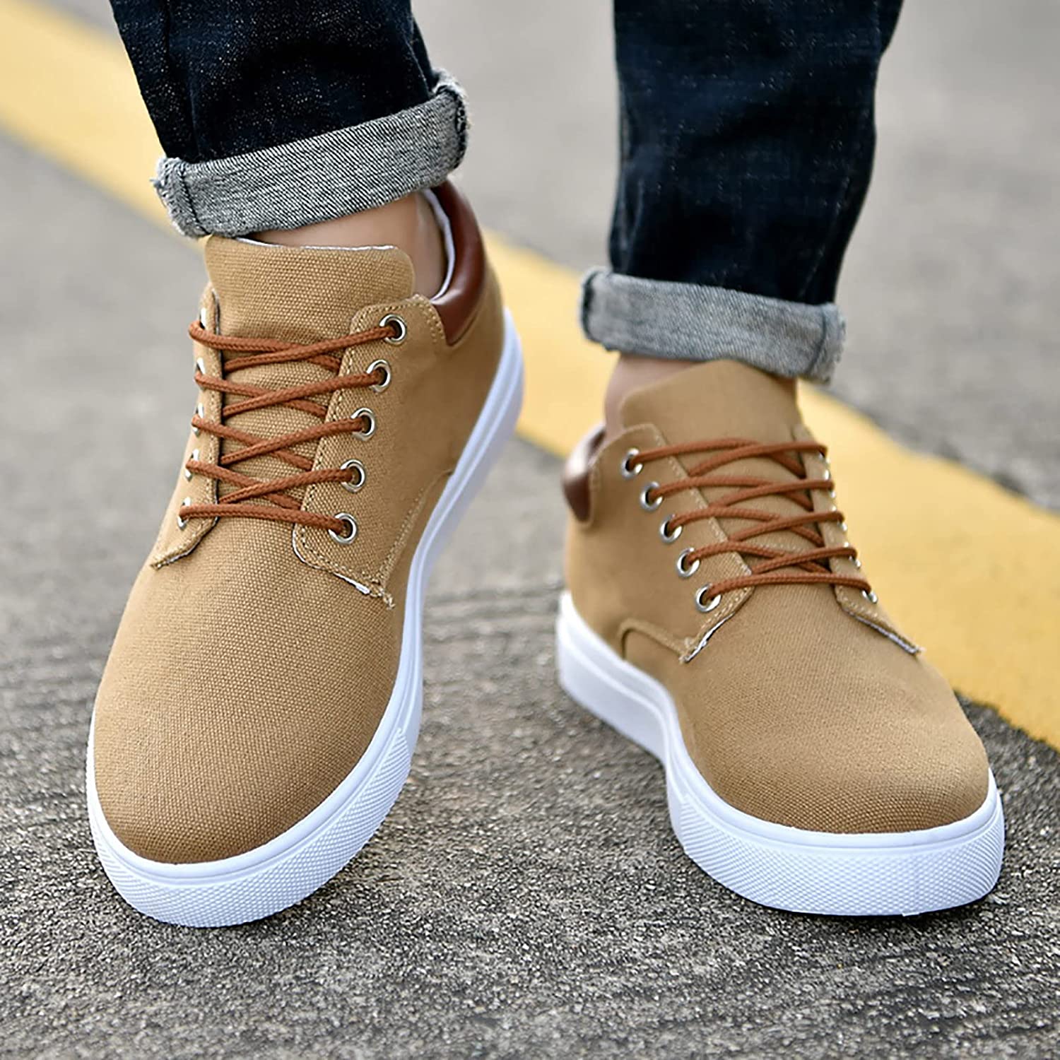 Sneakers da uomo alla moda con suola bianca