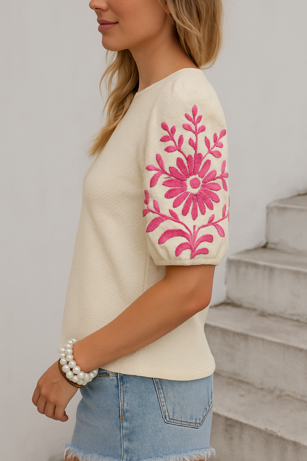 Top elegante con maniche a sbuffo da donna
