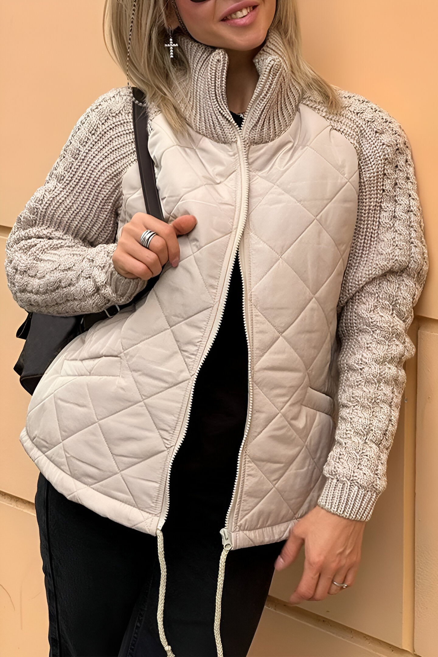 Giacca imbottita in maglia da donna con collo alto e cerniera