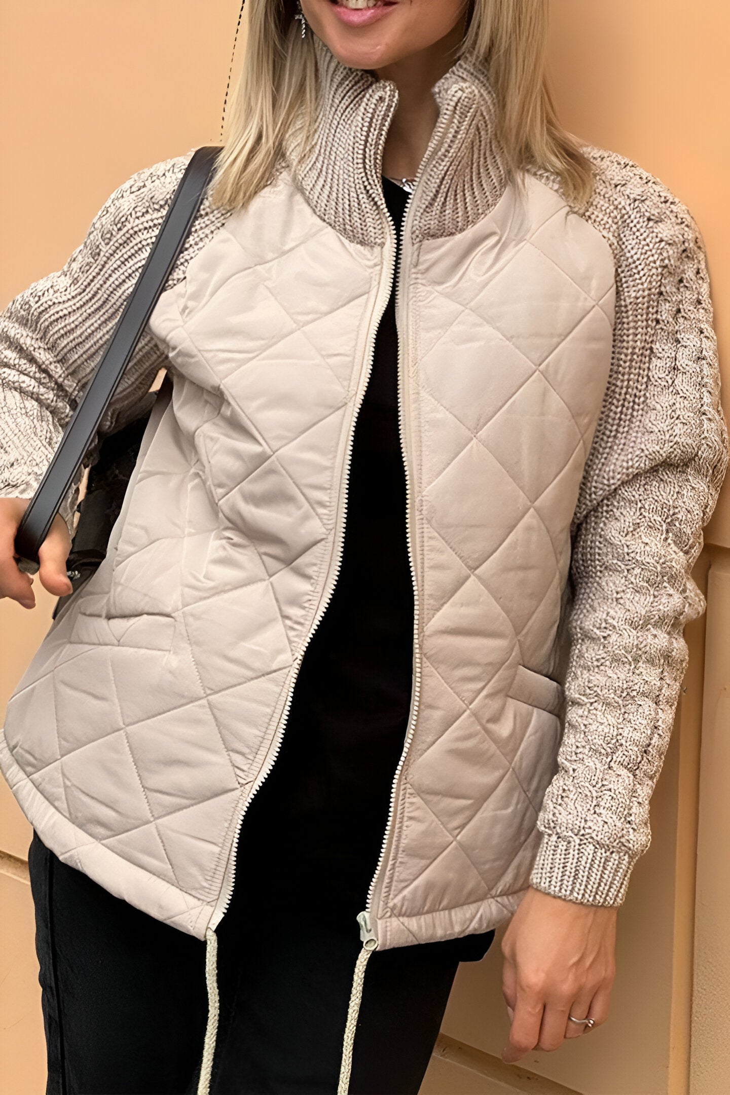 Giacca imbottita in maglia da donna con collo alto e cerniera