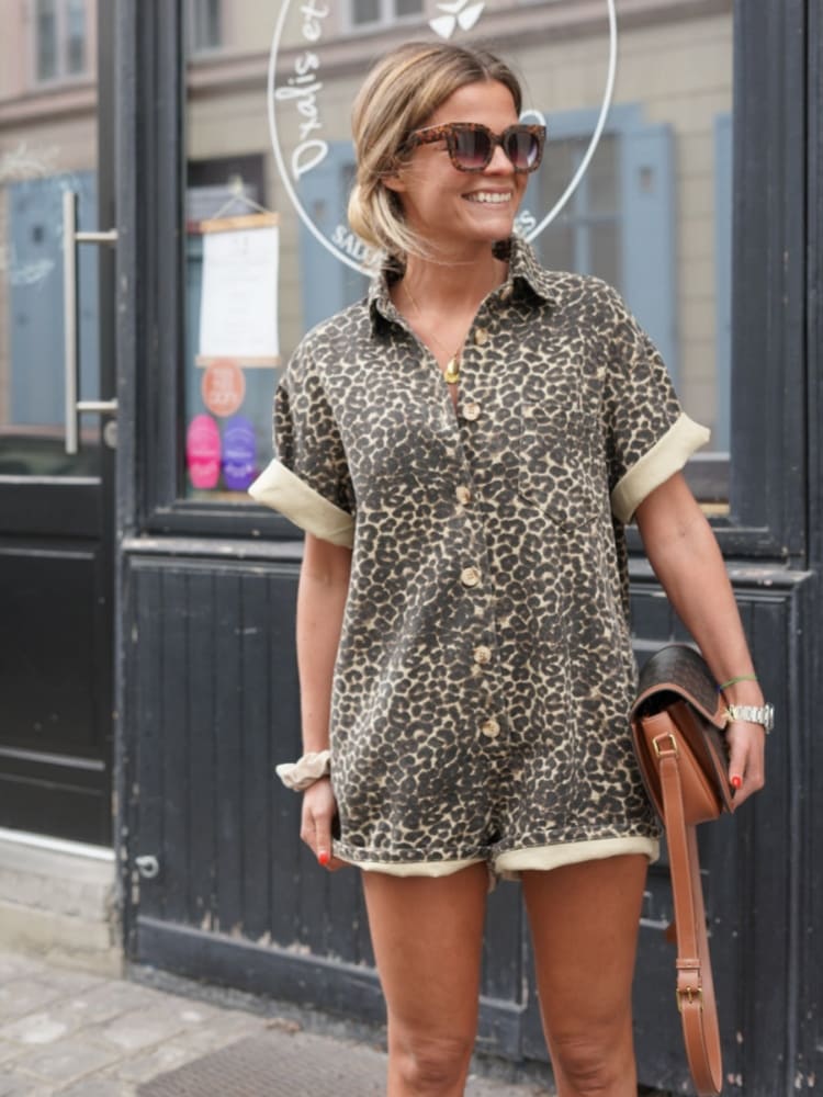 Tuta corta da donna con stampa leopardata - Casual e leggera con bottoni