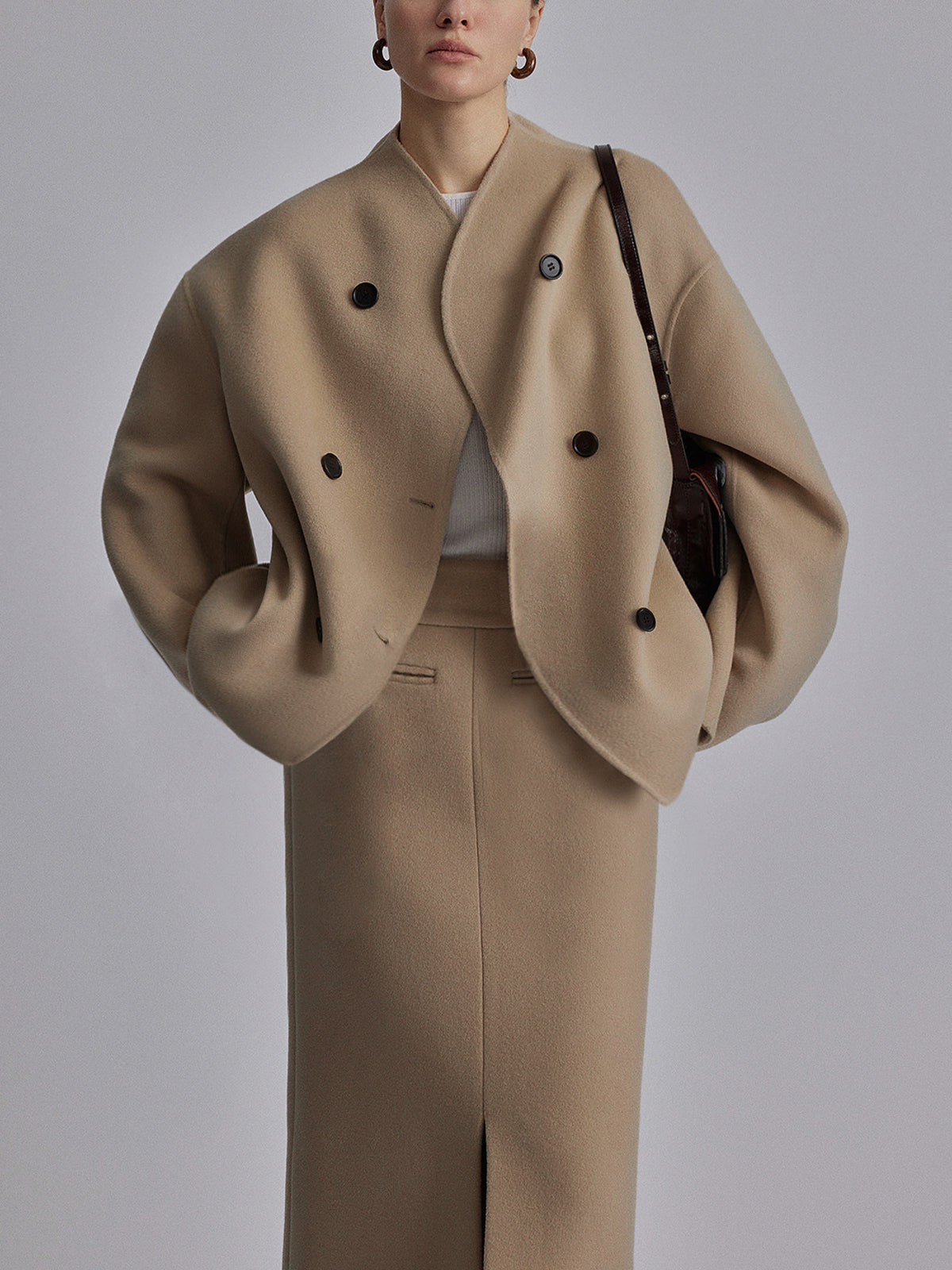 Giacca ampia con bottoni da donna - Giacca alla moda con collo alto