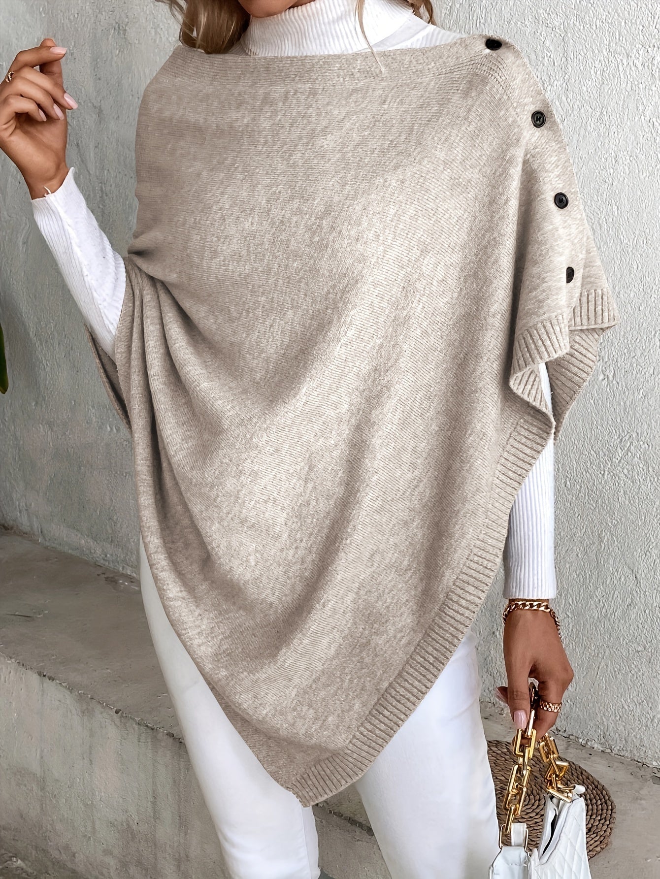 Poncho con chiusura a bottoni - elegante scialle lavorato a maglia da donna