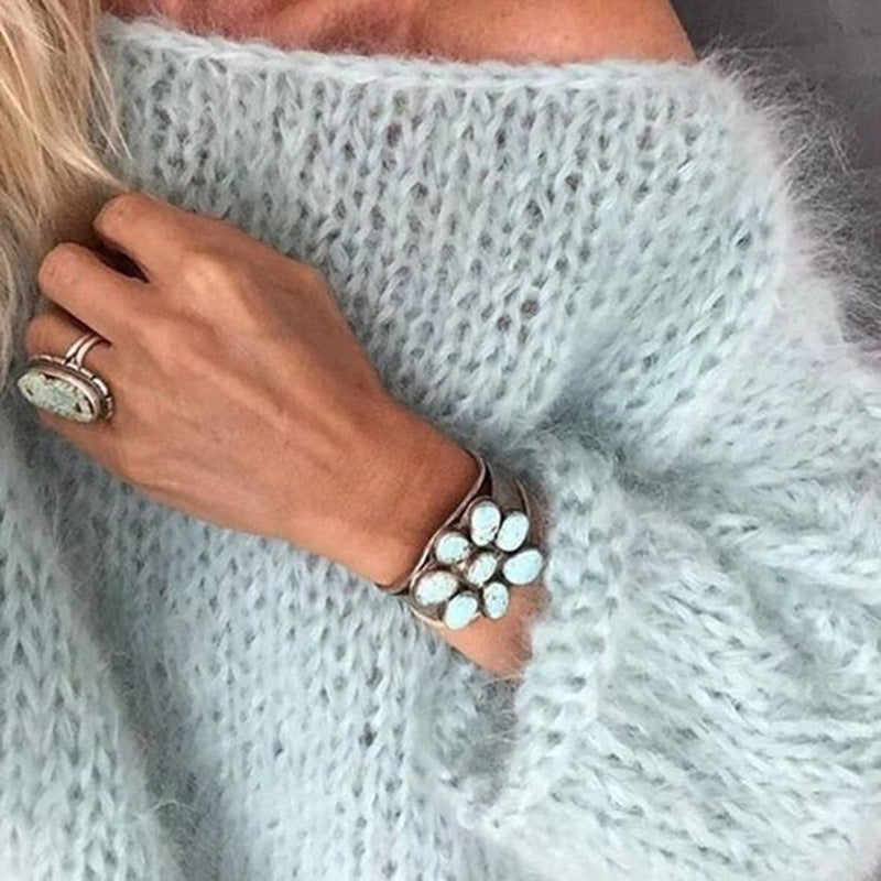 Maglione lavorato a maglia elegante e alla moda per donna